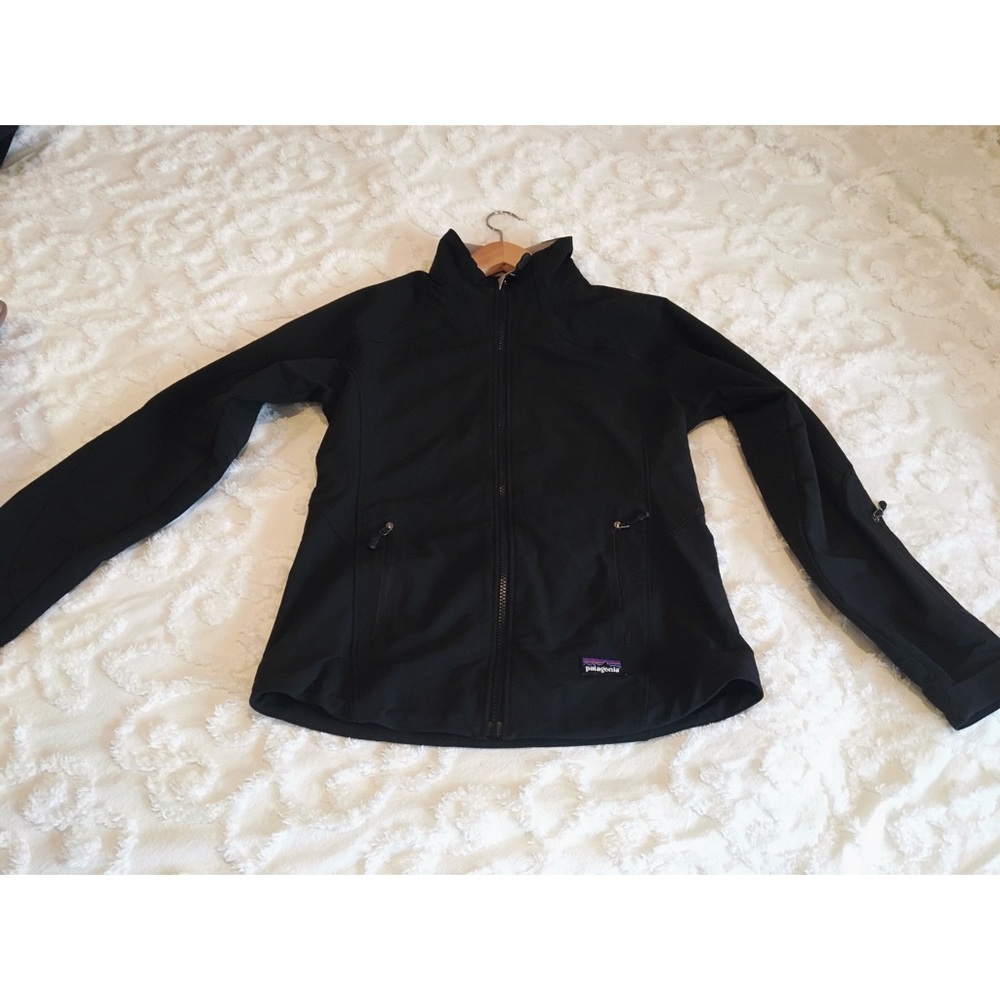SOLD ❌ {Patagonia} Women’s Waterproof Jacket